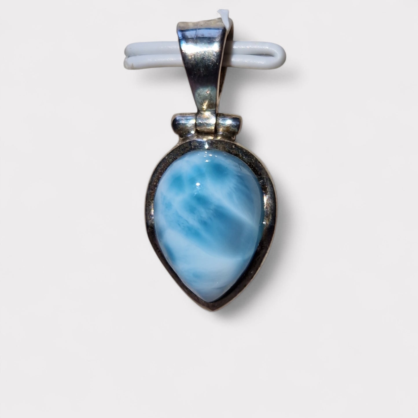 Larimar hanger