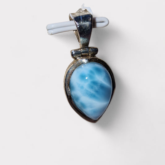 Larimar hanger