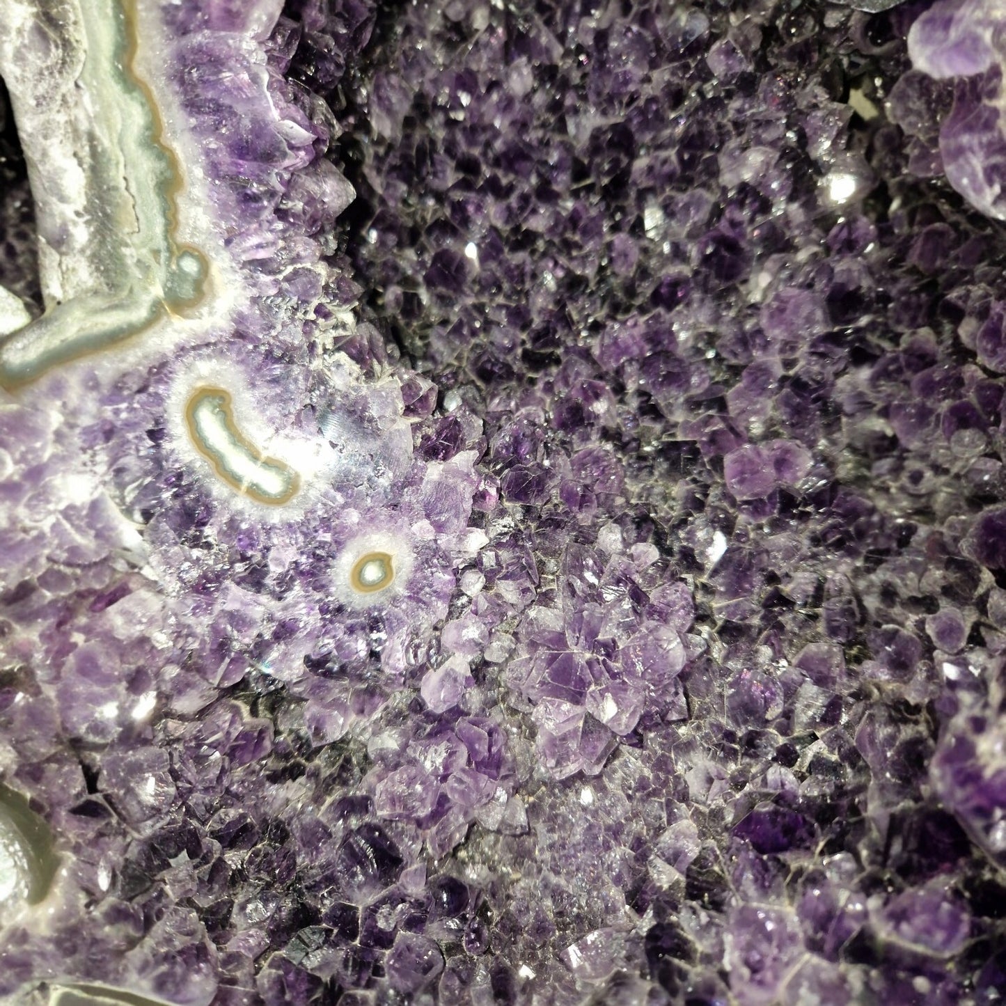 Uruguay Amethyst met Calciet