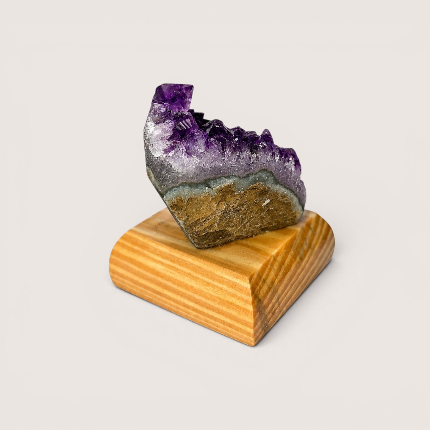 Amethyst cluster op houten voetje