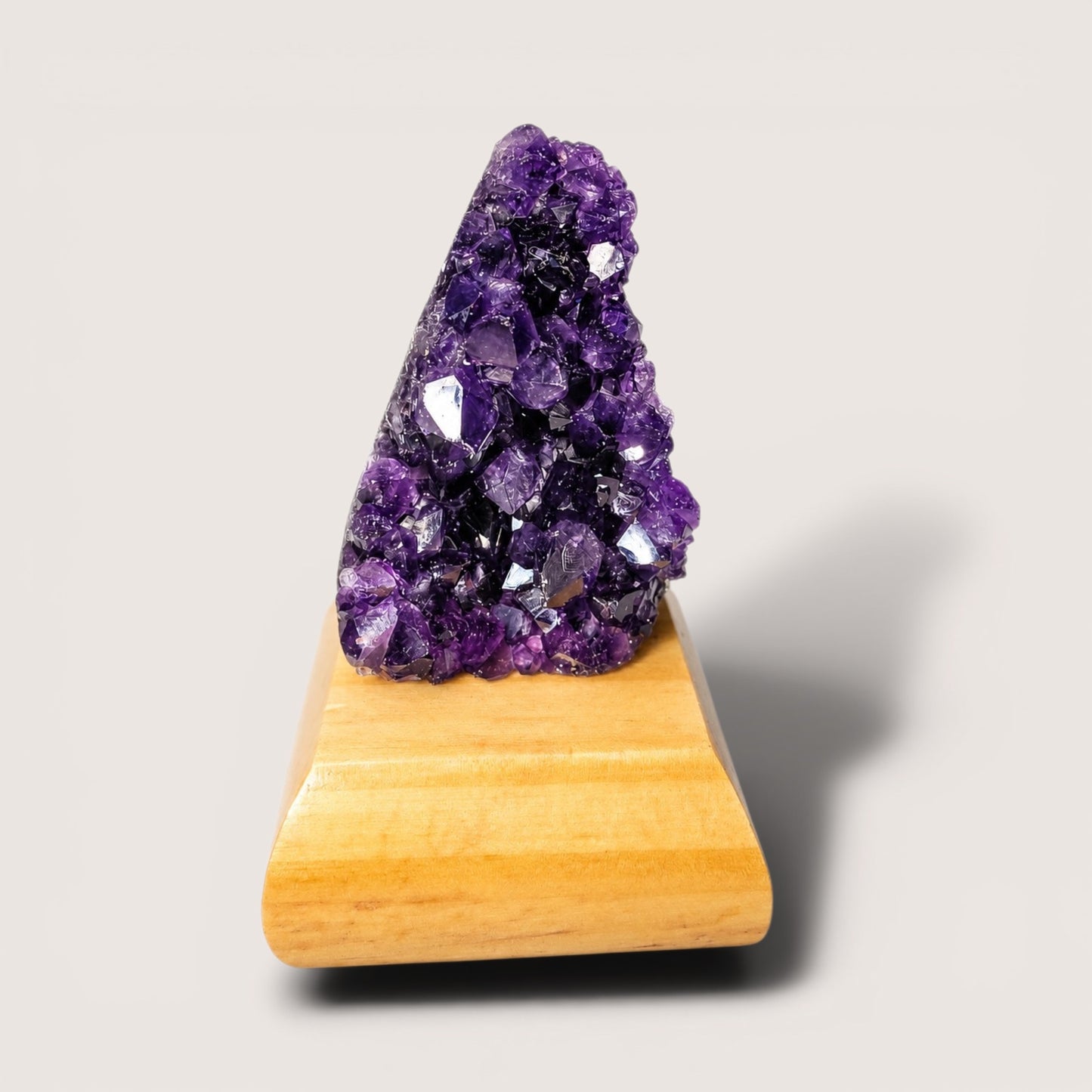 Amethyst op houten voetje