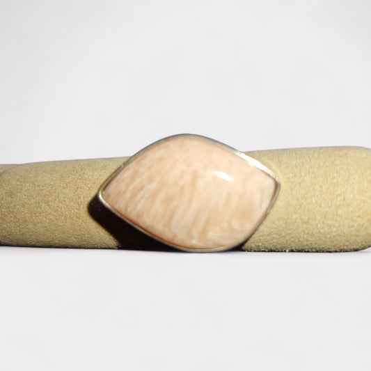 Scolosite with Stilbite ring