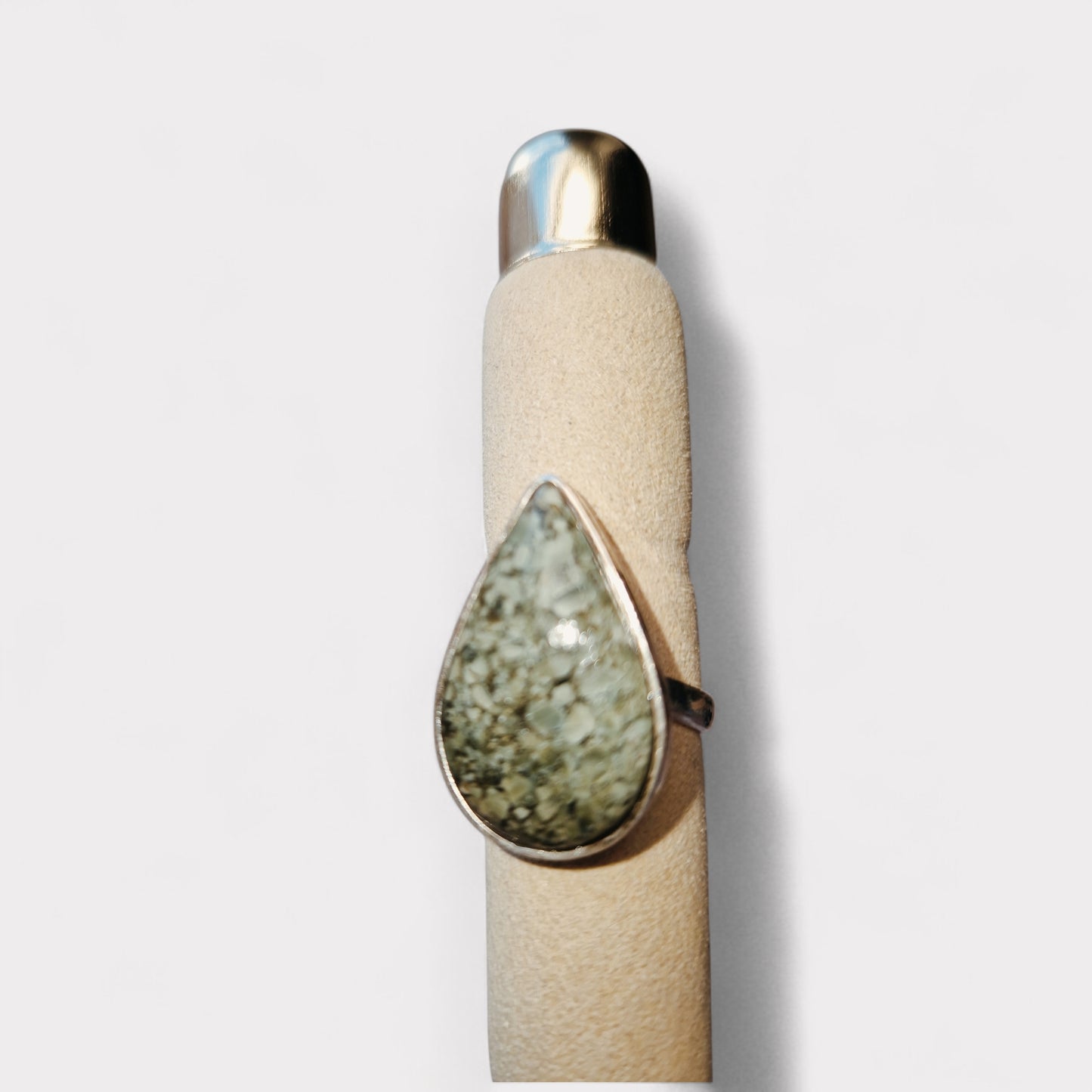 Granaat met Wollastoniet ring