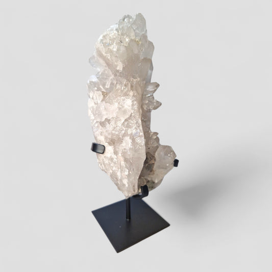 Bergkristal Cluster op standaard