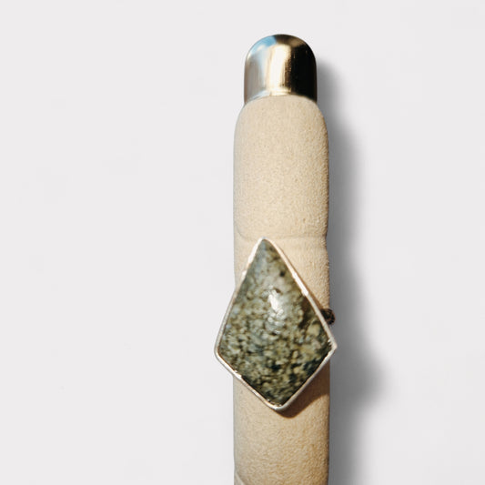 Granaat met Wollastoniet