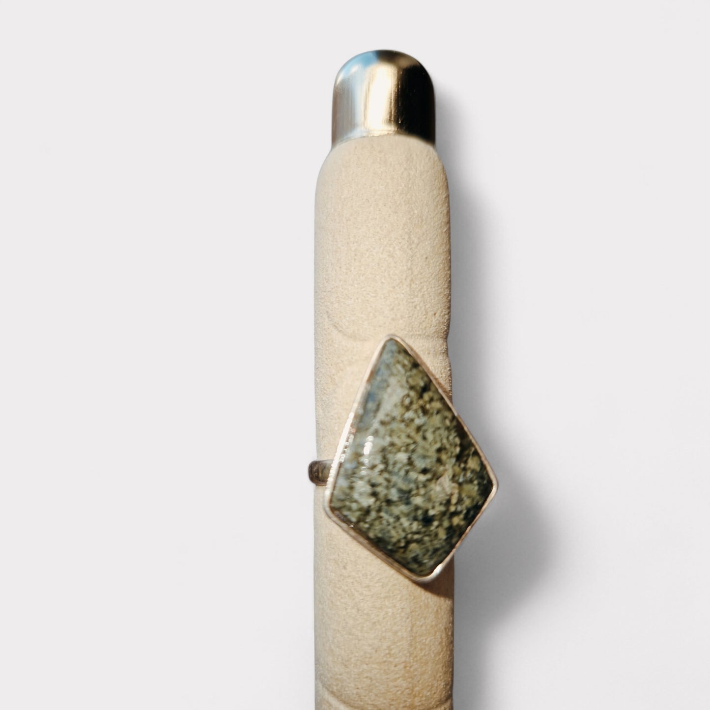 Granaat met Wollastoniet