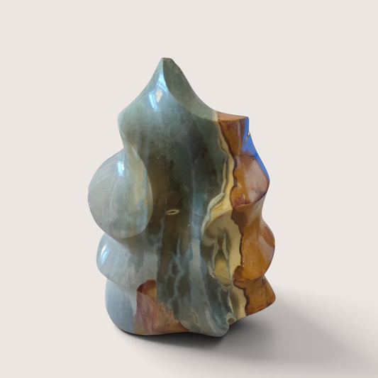 Polychroom Jaspis Sculptuur LET OP KNEUSJE
