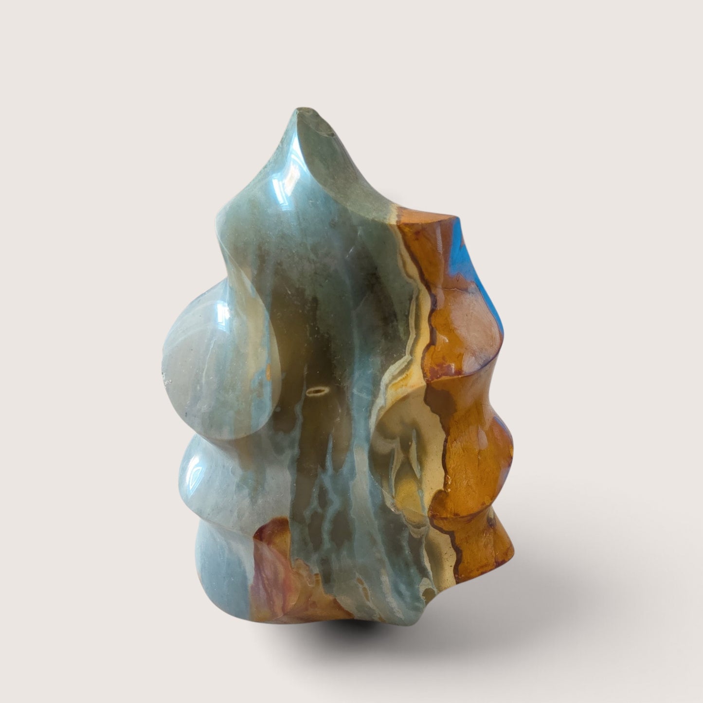 Polychroom Jaspis Sculptuur LET OP KNEUSJE