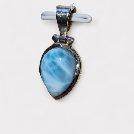 Larimar hanger