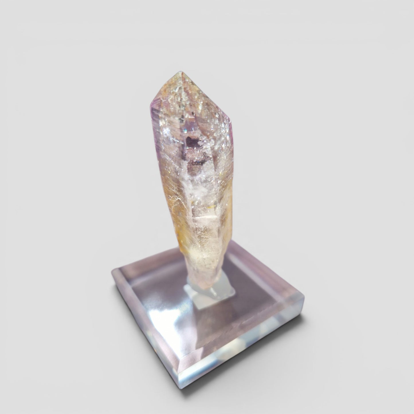 Vera Cruz Amethyst op sokkel