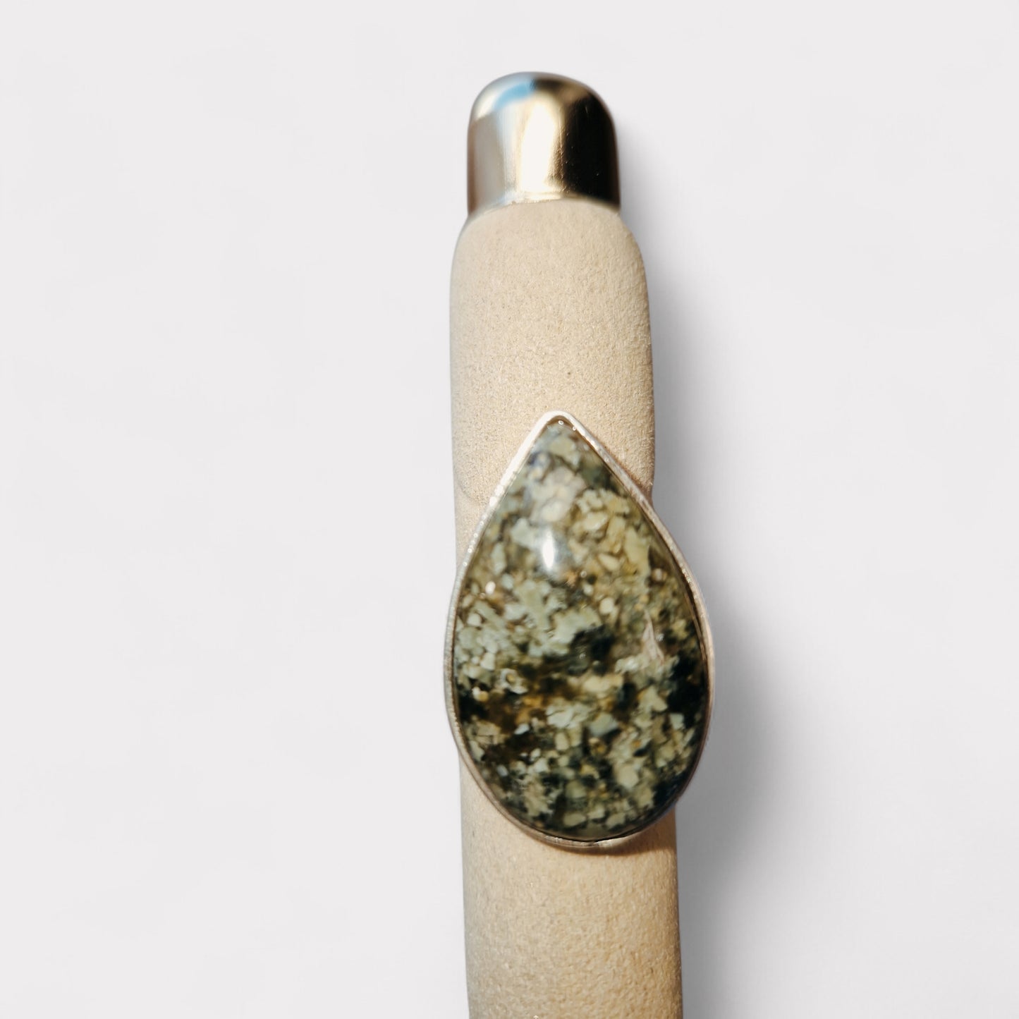 Granaat met Wollastoniet