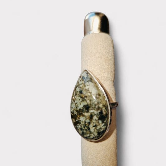 Granaat met Wollastoniet