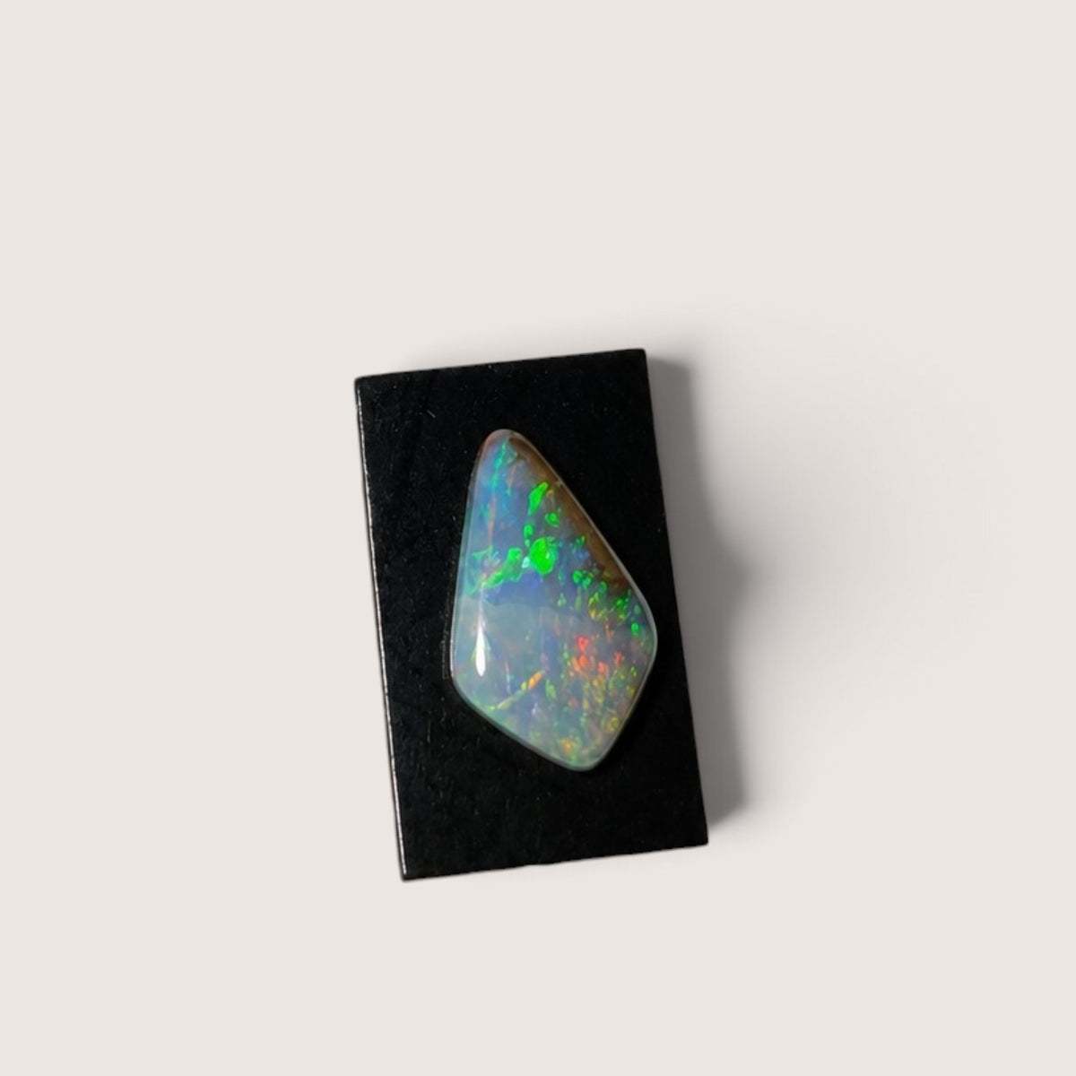 Australische Boulder Opaal Cabochon