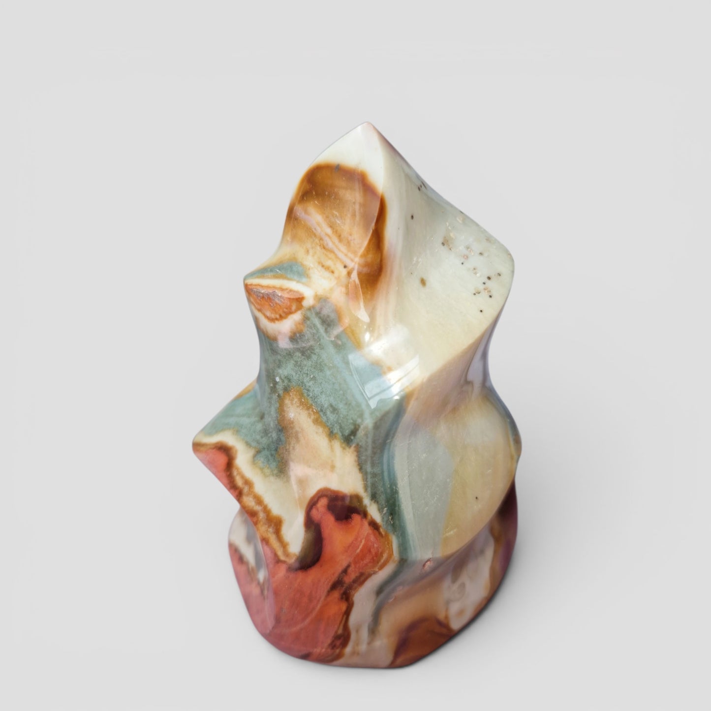 Polychroom Jaspis Sculptuur